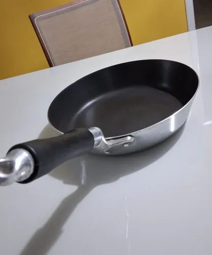 Frigideira aluminio  antiaderente reforçada 