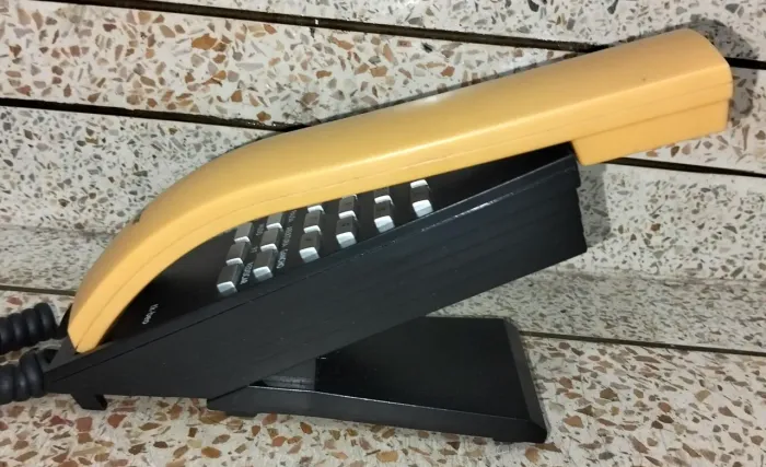 Telefone Com Fio Retrô T-Klar TK-Beo (Preto/Amarelo) - Perfeito Estado Estético