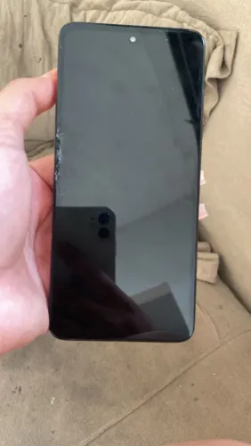 Moto g84 tela com um tricô mais funcionando normalmente