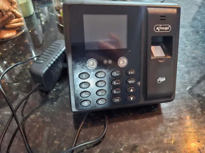 Relogio ponto com reconhecimento fácil, biometria e senha<br>Funcionando perfeitamente