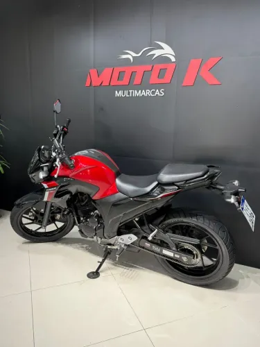 Moto na garantia de fábrica impecável