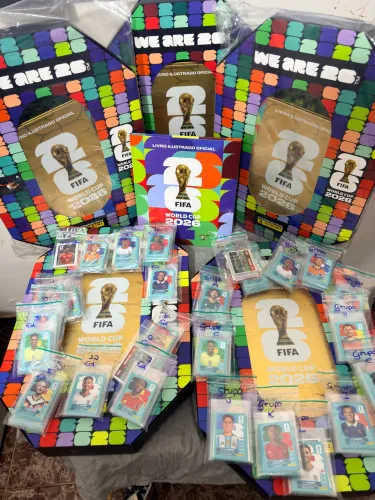 Vendo Kit Box Estádio com as 994 Figurinhas da copa