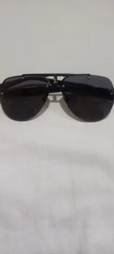 Vende-se esse óculos Louis Vuitton,lente polarizada, modelo Aviador.