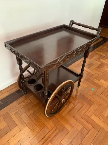 Antigo Carrinho de Chá de Madeira