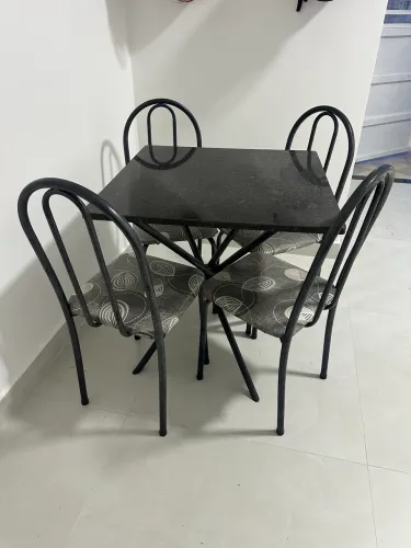 Vendo mesa em estado de novo!
