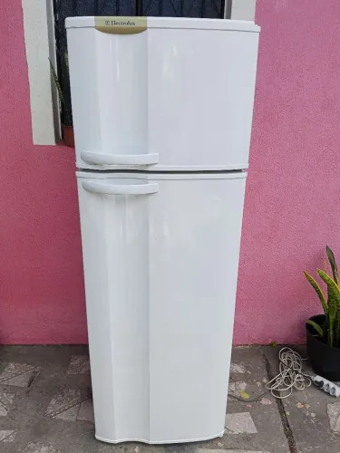 Geladeira Eletrolux 390 litros gelando muito bem