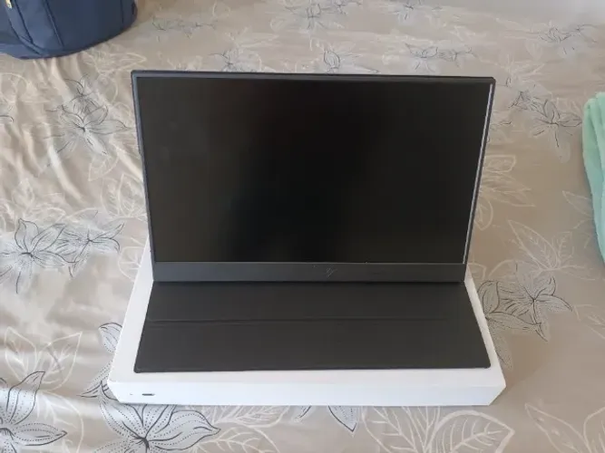 Monitor portatil(obs: 15 polegadas e nunca foi usado)