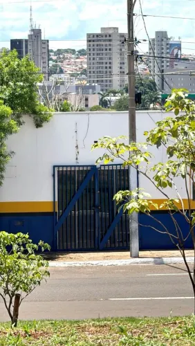 Aluga-se Salão bem Localizado-Orla Morena