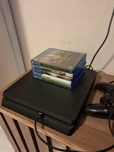 Ps4 slim + 5 jogos