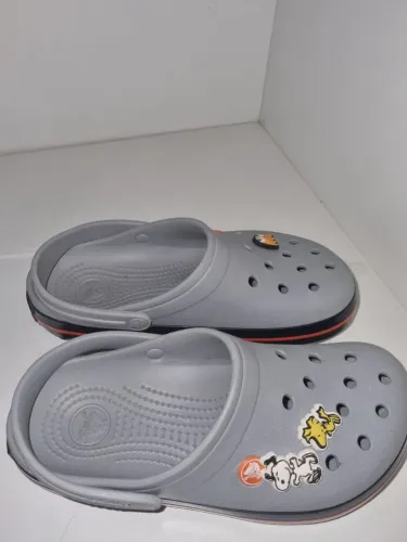 Crocs com bottons
