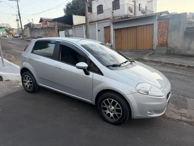 Fiat Punto Attractive 1.4 Fire Flex 8V 5P 2011