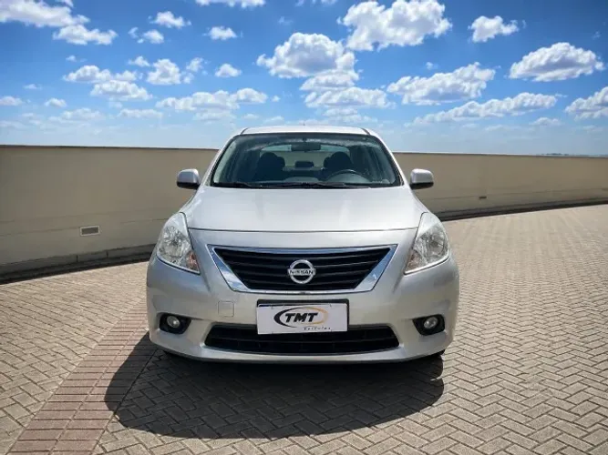 Nissan Versa SL 1.6 16V Flex Fuel 4P Mec. 2014