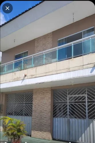 Casa ampla com 4 quartos | 3 banheiros | R$ 2.500/mês