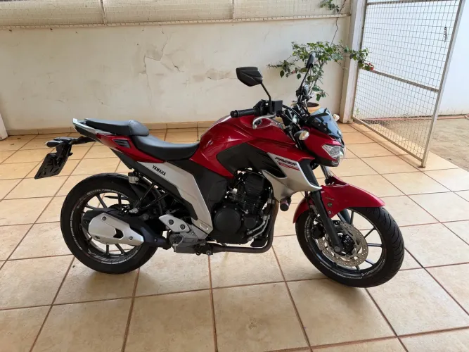 YAHAMA/FZ25 - Fazer 250