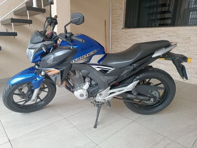 Honda CB 250 tuwister ano 2021