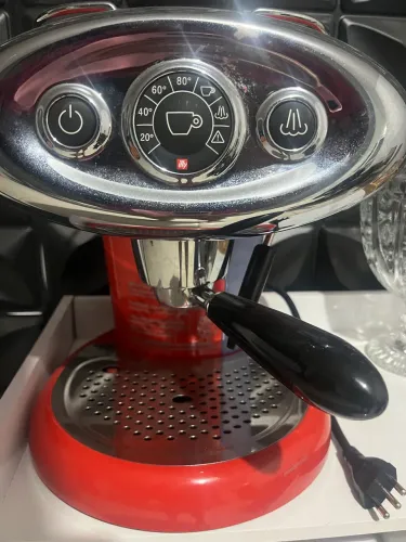 MÁQUINA DE CAFÉ ILLY X7.1 VERMELHA - 220V (Marca Italiana) Máquina Iperespresso