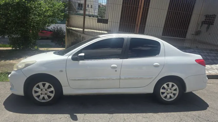 Peugeot 207 Sed. Passion XR Sport 1.4 Flex 8V 4P 2013
