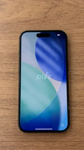 iPhone 15 256GB + carregador e cabo USB
