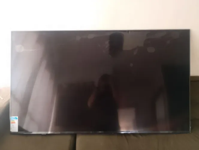 TV LG 65' com defeito