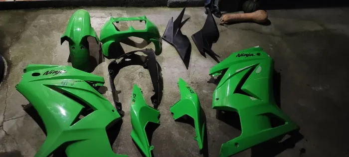 Carenagem para ninja 250r completa (com avarias)