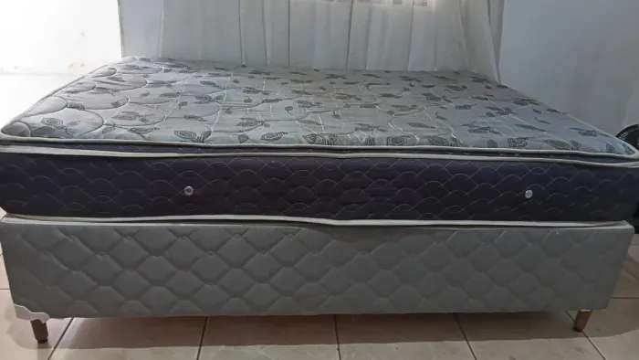 Cama box mais colchão de molas ( entrego sem taxa)