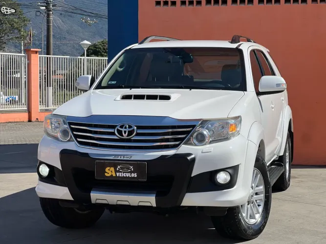 Toyota Hilux SW4 SRV D4-d 4X4 3.0 TDI Dies. AUT 2015