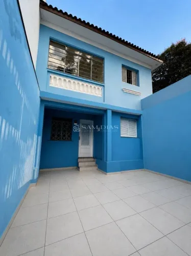 Casa para locação 2 quartos, sala, cozinha, banheiro, lavanderia, quintal e garagem locali
