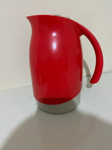Garrafa de cafe vermelha