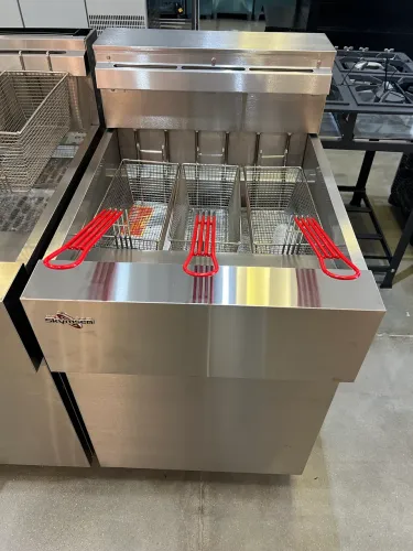 Fritadeira elétrica 3 cestos 18.000w de potência alta produção 