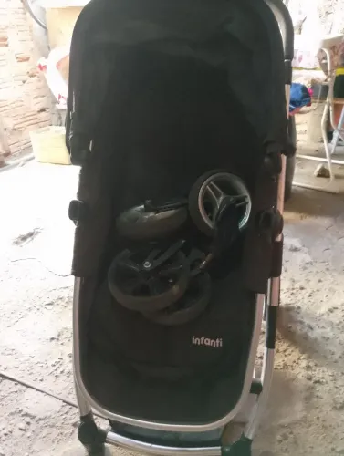 Vendo esse carrinho defeito na roda se tiver interesse em arrumar