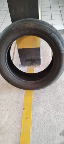 Pneu aro 17, bom estado.