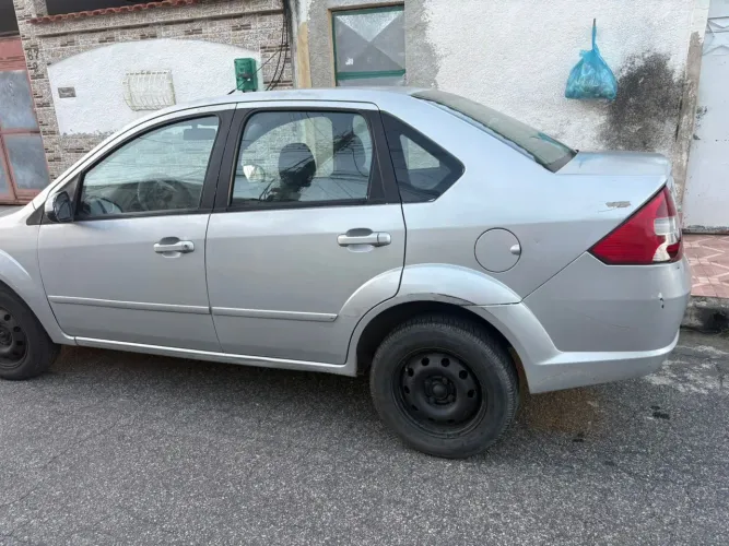 Ford Fiesta Sedan 1.0 8V Flex 4P 2007
