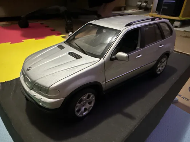 Miniatura BMW X5 Escala 1/18