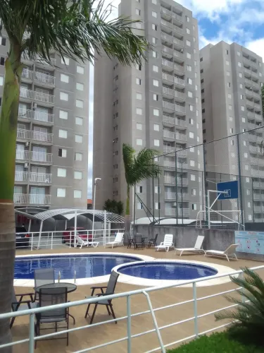 Apto. 2 dts, 1vg em Condominio Clube, Zona Oeste