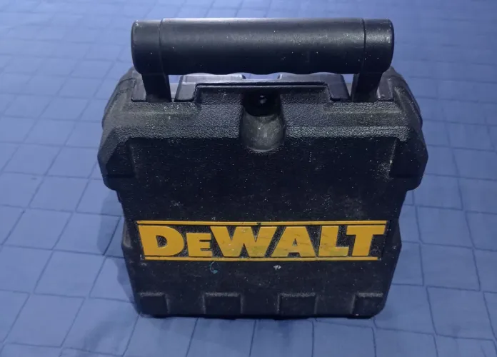 Nível a laser Dewalt linha vermelha em ótimo estado 