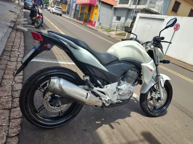 cb 300 r