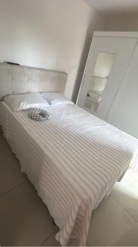 Cama casal com cabeceira