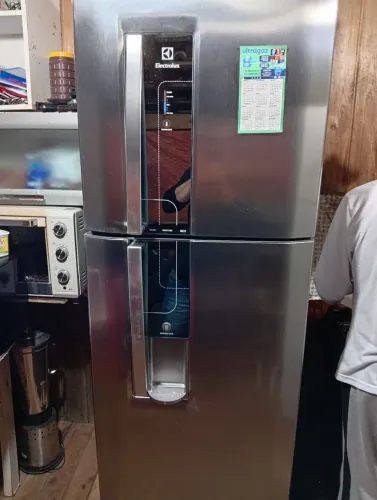 Vendo geladeira Electrolux Frost Free 