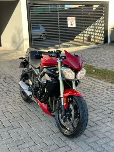 Triumph street tripla 675