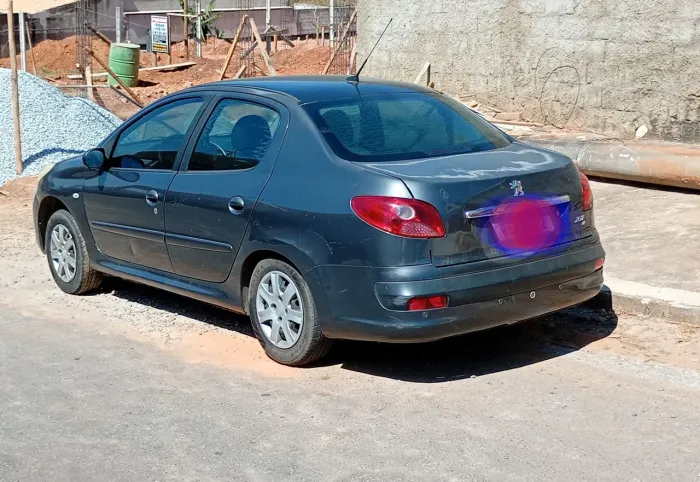 Peugeot 207 Sedan Passion XR 1.4 Flex 8V 4P 2011