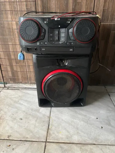 Som LG tem 2 caixas
