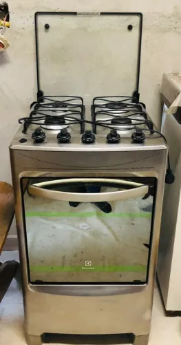 Fogão Eletrolux 4 Bocas Inox com Duas Prateleiras com Alturas Ajustáveis Bivolt a Gás