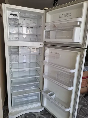 Geladeira ELECTROLUX top freezer 2 portas df52 459 litros Branca