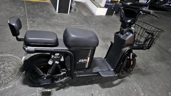 Autotropelido MotoChefe 1000w com menos de 300 KM e capacete grátis