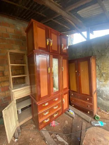 VENDO GUARDA ROUPA 3 PORTAS COM MALEIRO
