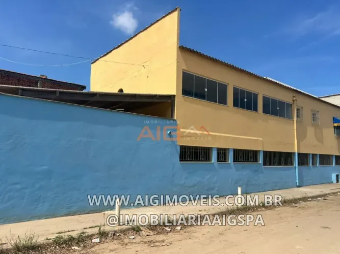 PRÉDIO ESCOLAR  A 50 METROS DA RODOVIA NO BAIRRO BALNEÁRIO COM 7 SALAS DE AULA