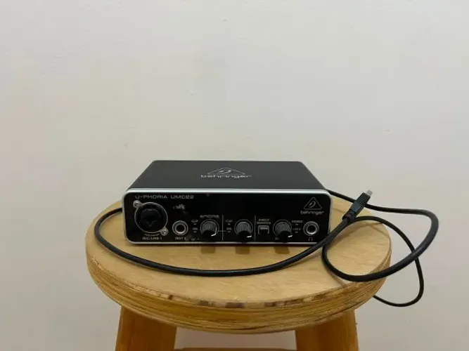 Interface de Áudio Behringer U-Phoria UMC22