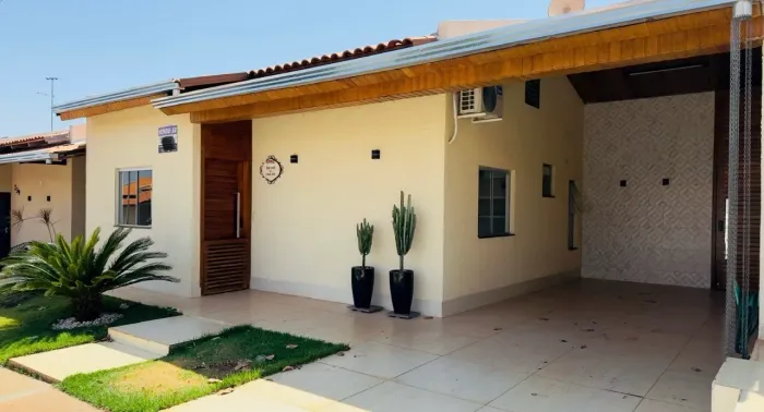 CASA QUASE TODA MOBILIADA EM CONDOMÍNIO