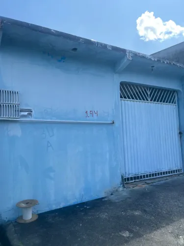 Alugo casa no novo Aleixo