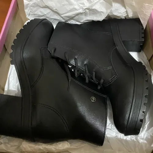 Bota coturno preto feminino